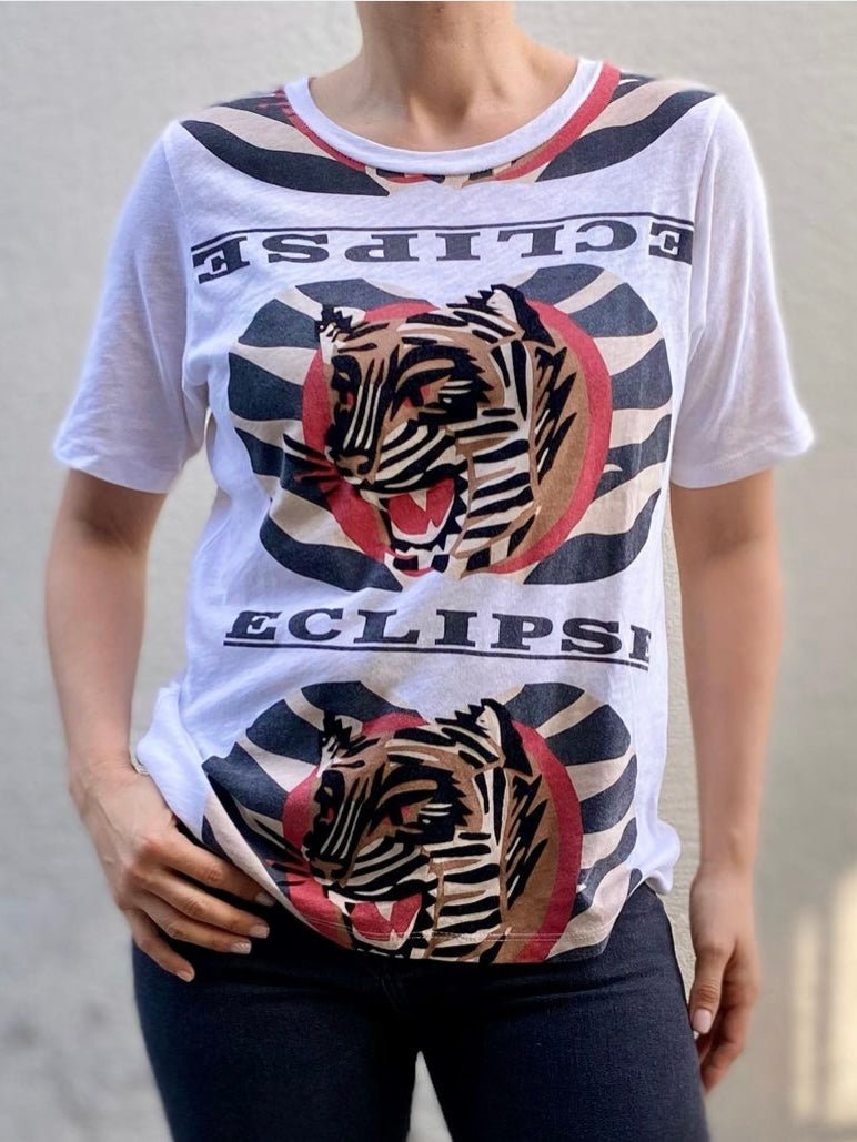 Remera JAZMÍN CHEBAR.